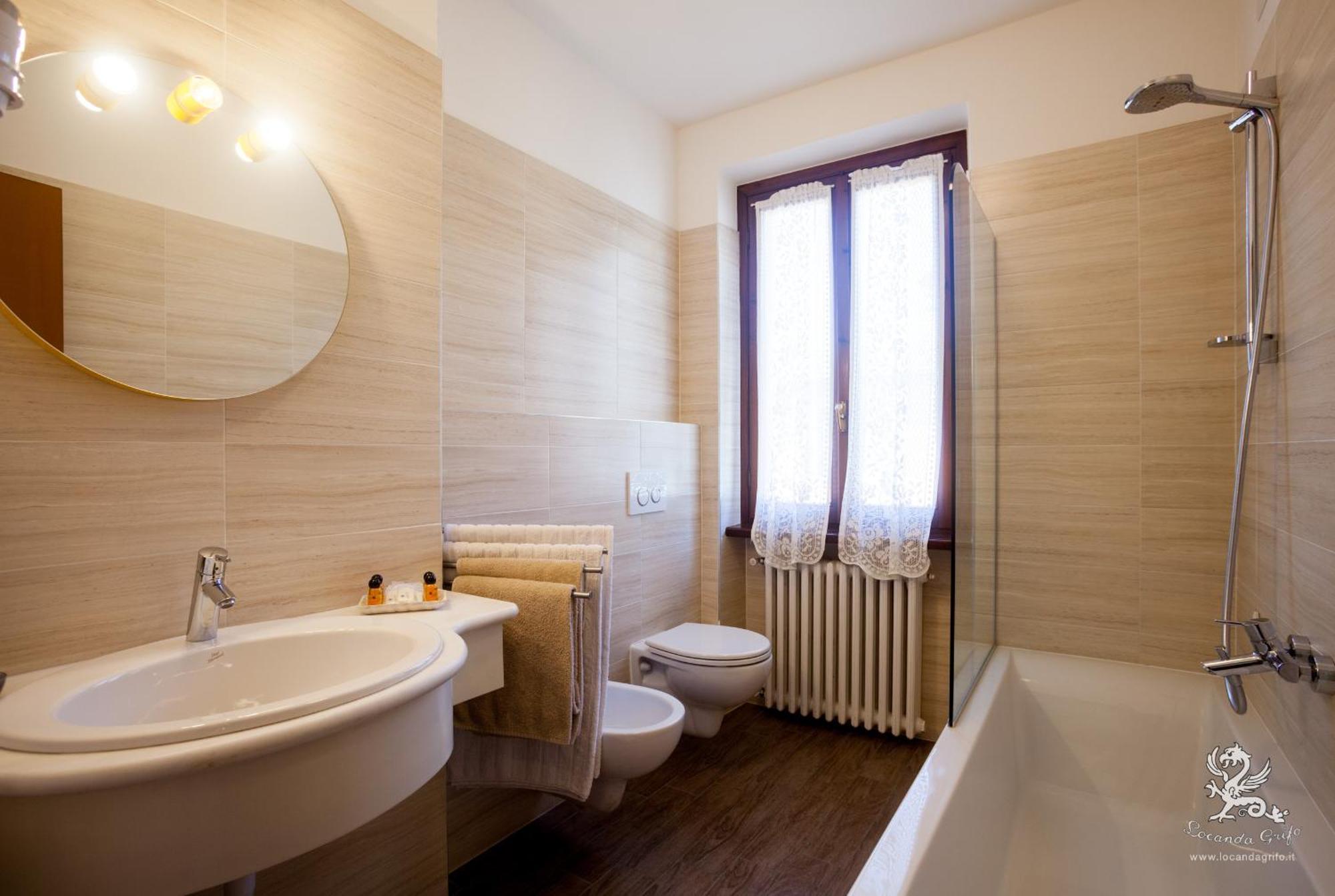 Bed and Breakfast Il Grifo Ленно Екстер'єр фото