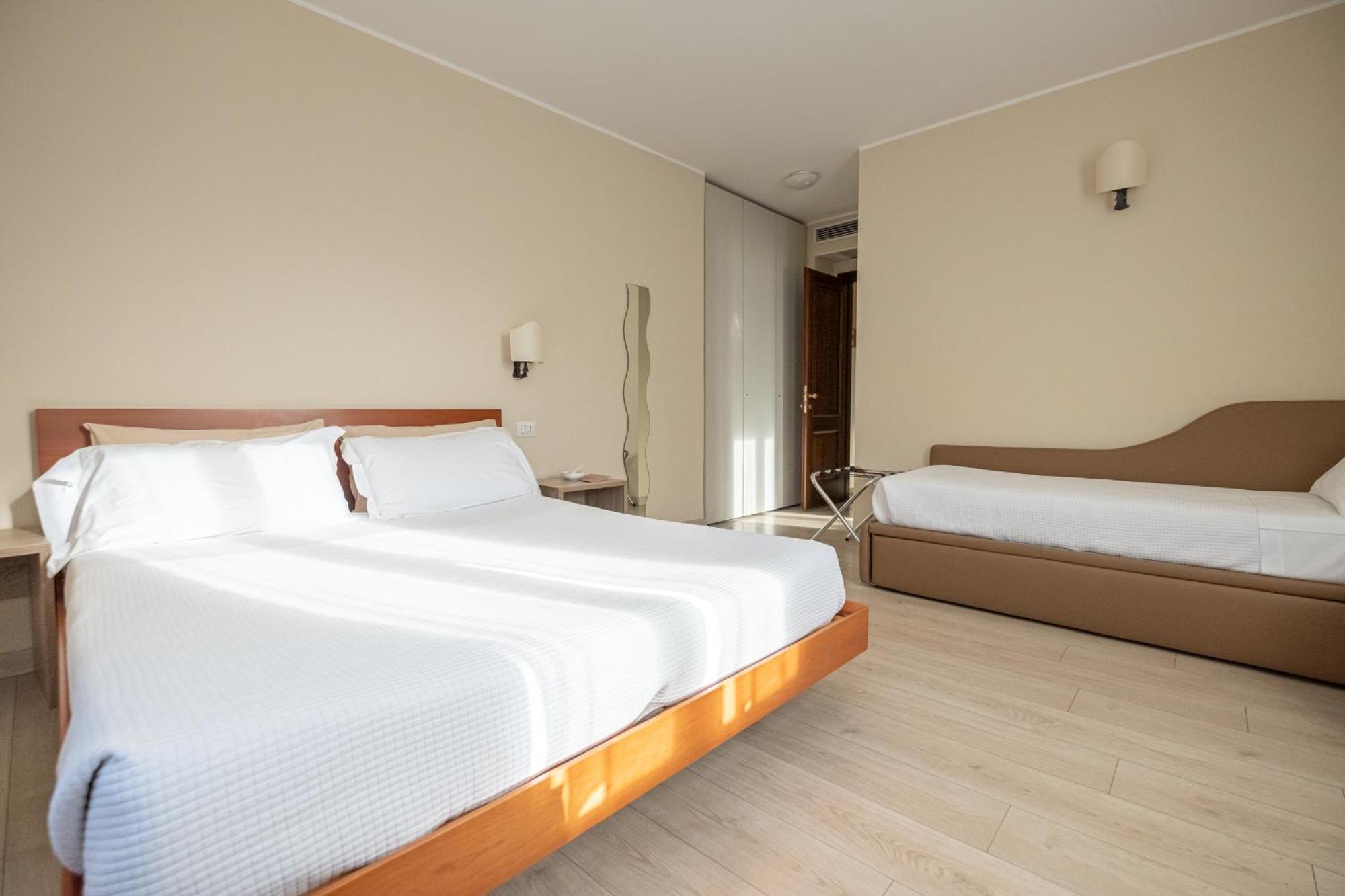 Bed and Breakfast Il Grifo Ленно Екстер'єр фото