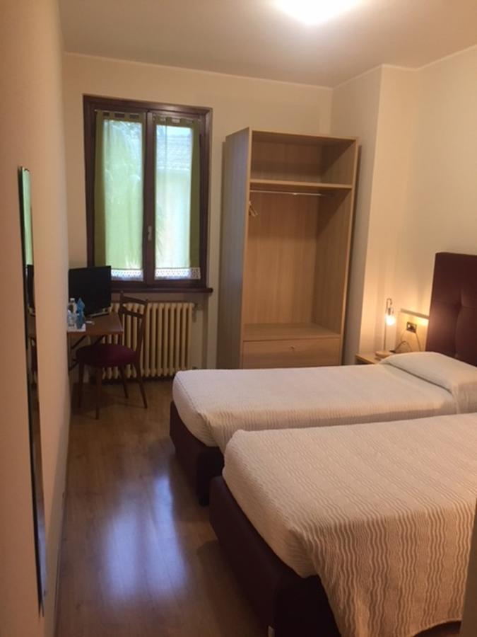 Bed and Breakfast Il Grifo Ленно Екстер'єр фото
